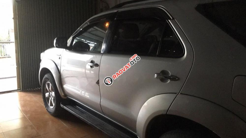 Bán Toyota Fortuner 2.7 sản xuất 2010, màu bạc, 635 triệu-3