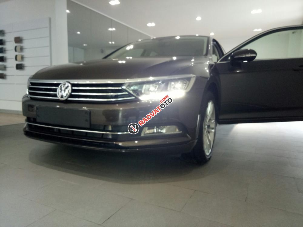 Đánh giá xe Volkswagen Passat GP, màu nâu, nhập khẩu Đức, tặng BHVC+ 3M. LH Hương: 0902.608.293-5