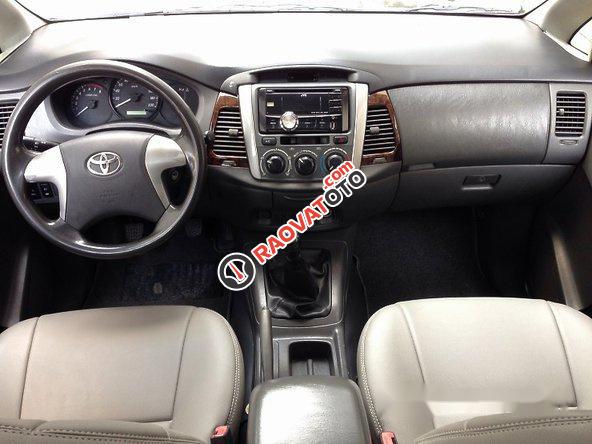 Bán gấp Toyota Innova 2.0E đời 2013, màu bạc, giá 515tr-10