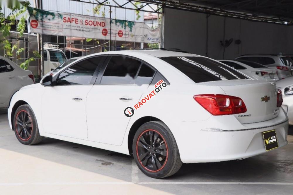 Cần bán gấp Chevrolet Cruze LTZ 1.8 AT đời 2015, màu trắng giá cạnh tranh-2