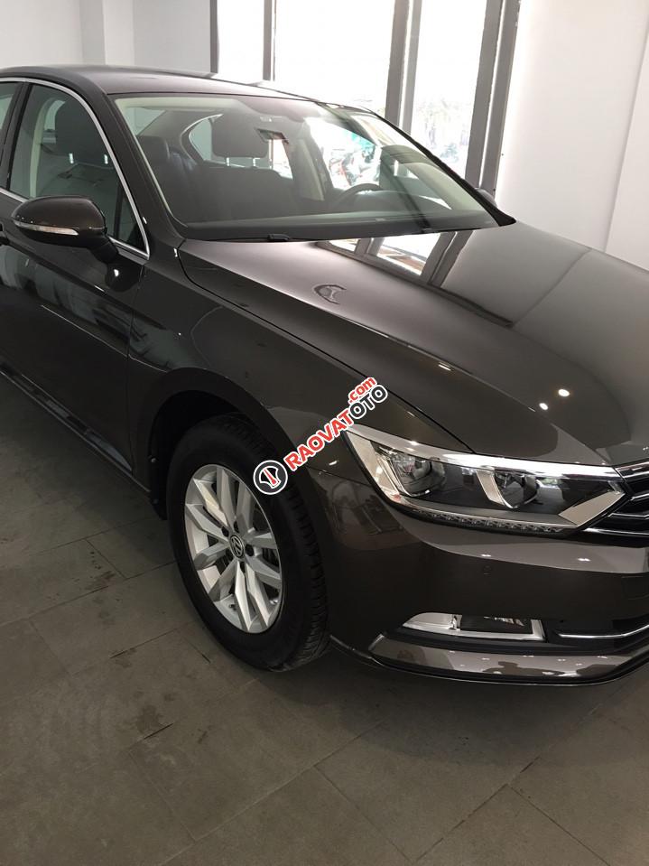 Đánh giá xe Volkswagen Passat GP, màu nâu, nhập khẩu Đức, tặng BHVC+ 3M. LH Hương: 0902.608.293-16