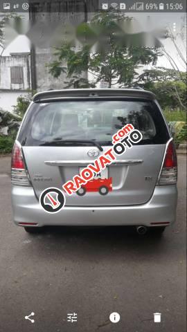 Bán gấp Toyota Innova năm 2010, màu bạc xe gia đình, 380tr-1