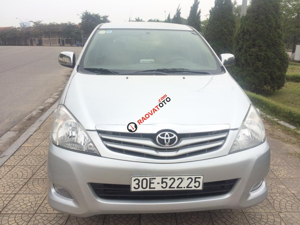 Bán ô tô Toyota Innova 2.0G đời 2010, màu bạc, xe gia đình bán, giá 388 triệu-0