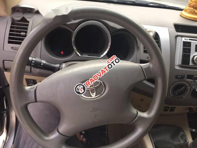 Cần bán gấp Toyota Fortuner G 2010, màu bạc-4