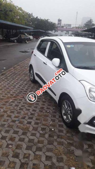 Bán xe Hyundai Grand i10 đời 2016, màu trắng chính chủ, giá 315tr-3