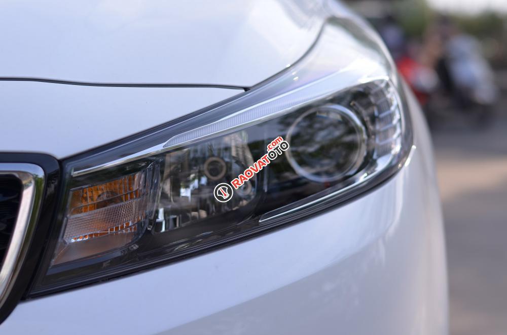 Bán Kia Cerato AT năm 2017, màu trắng, giá tốt-6