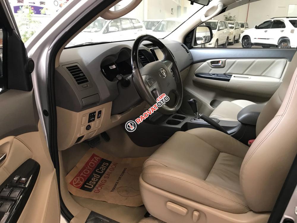 Bán Toyota Fortuner V(4x2) đời 2012, màu bạc, số tự động-5