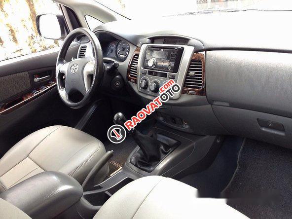 Bán lại xe Toyota Innova 2.0E đời 2013, màu bạc, 515tr-8