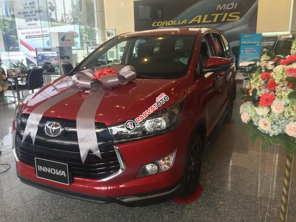 Cần bán xe Toyota Innova 2.0 Venturer đời 2017, màu đỏ, giá chỉ 824 triệu-3