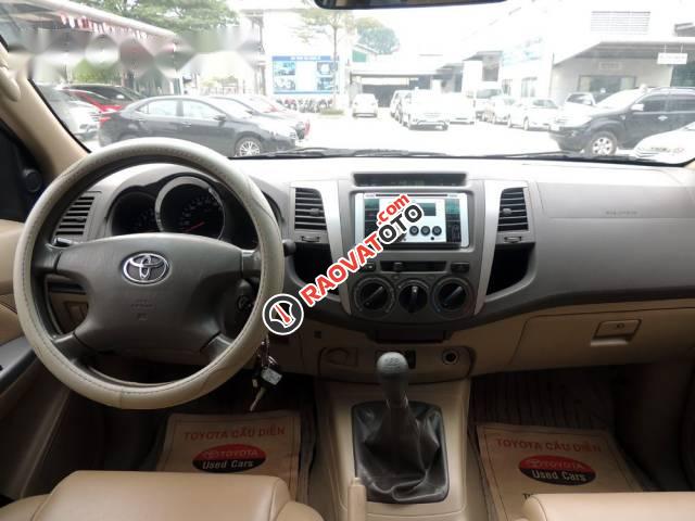 Bán Toyota Fortuner G đời 2011, màu bạc số sàn, 650tr-4