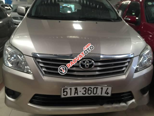 Cần bán xe Toyota Innova MT đời 2012 số sàn, 575tr-0