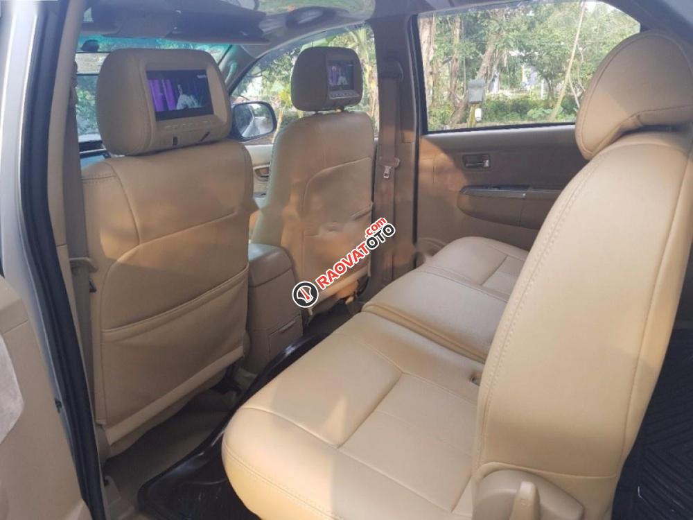 Bán ô tô Toyota Fortuner 2.5G đời 2011, màu bạc xe gia đình-8