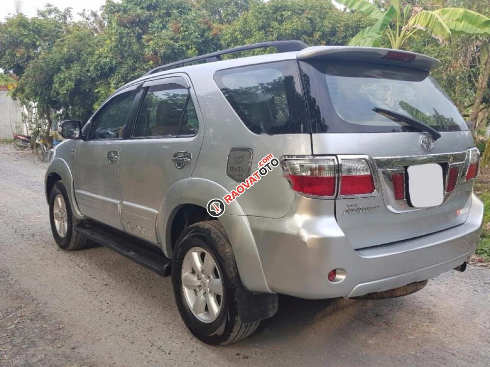 Bán ô tô Toyota Fortuner 2.5G đời 2011, màu bạc xe gia đình-3