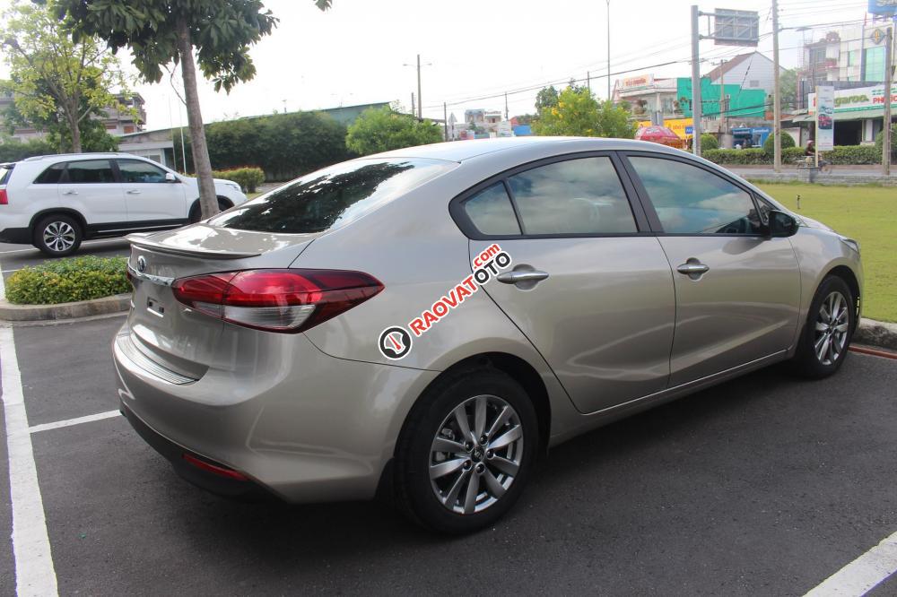 Hot! Cerato 1.6 MT thay mâm mới và thêm ốp cản bô thể thao, giá chỉ 545 triệu, Hotline: Tâm 0938.805.635-6