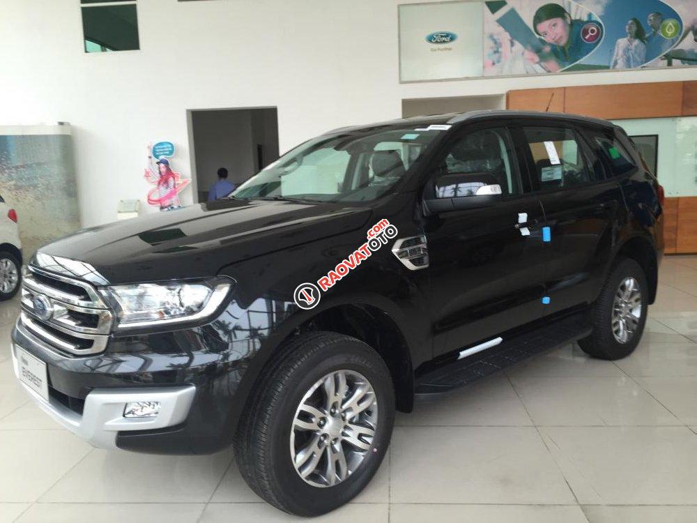 Ford Giải Phóng bán xe Ford Everest 2017 nhập Thái, đủ màu, trả góp 85%, tặng bộ phụ kiện 7 món - LH: 0988587365-6