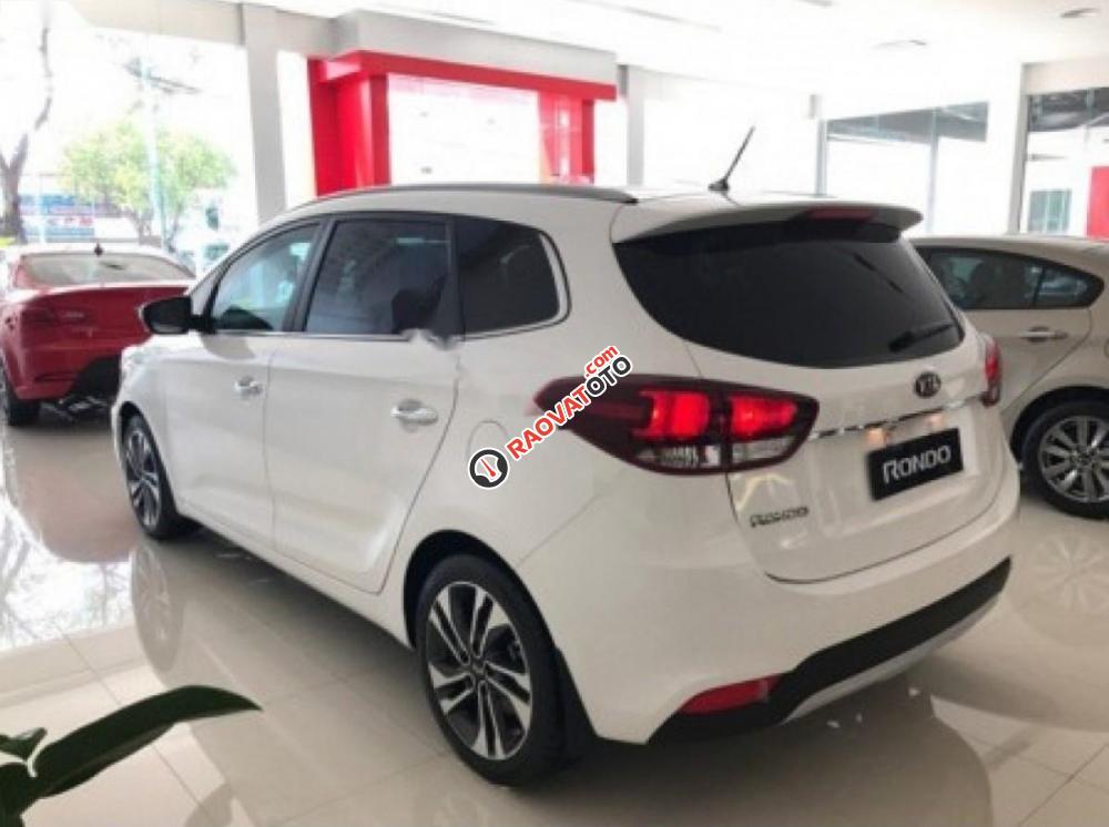 Cần bán Kia Rondo GAT sản xuất 2017, màu trắng, giá 689tr-1