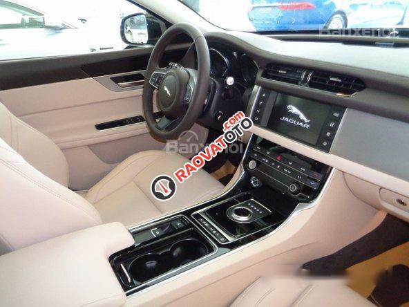 Bán xe Jaguar XF Pure 2017 màu đen, màu đen, xe giao ngay, khuyến mãi giá tốt nhất - 0918842662-3