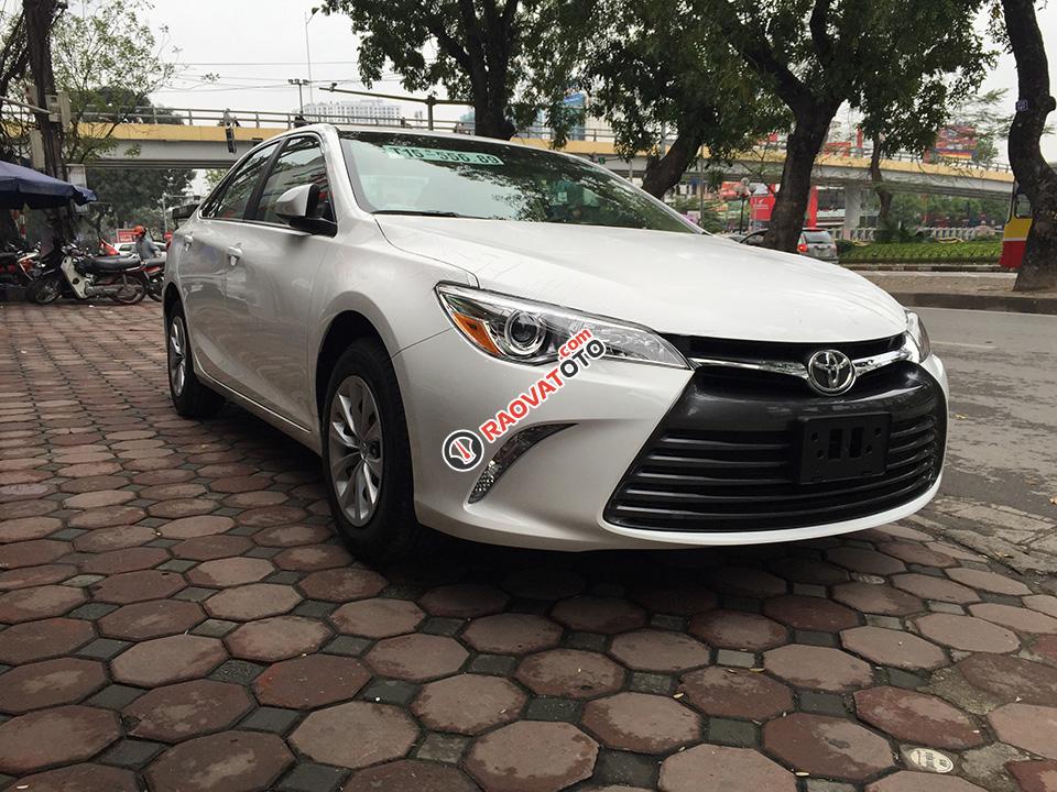 Bán xe Toyota Camry LE 2015 nhập Mỹ, màu trắng xe mới 100% giá rẻ nhất, giao ngay - LH: 0902.00.88.44-1