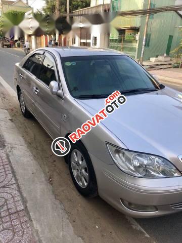 Bán Toyota Camry 2.4G đời 2002, màu bạc, giá tốt-1