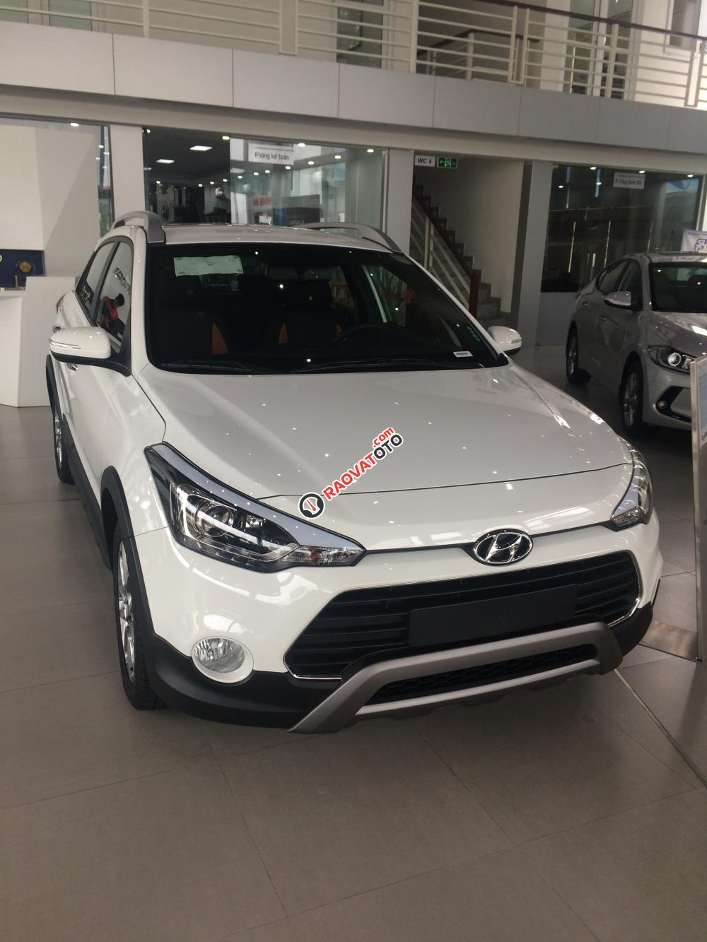 Bán Hyundai i20 Active sản xuất 2017 giá tốt LH: 0947647688-0