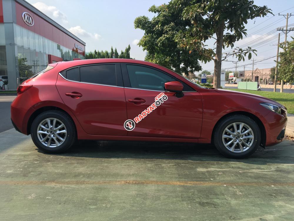 Bán Mazda 3 Hatback đời 2017, đủ màu giao ngay, L/h 0906149209-2