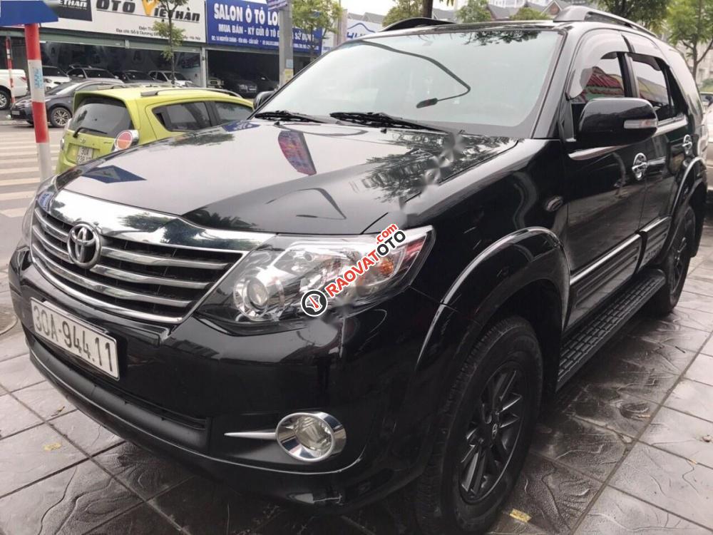 Bán Toyota Fortuner 2.7V 4x2 AT năm 2015, màu đen như mới, 830tr-1