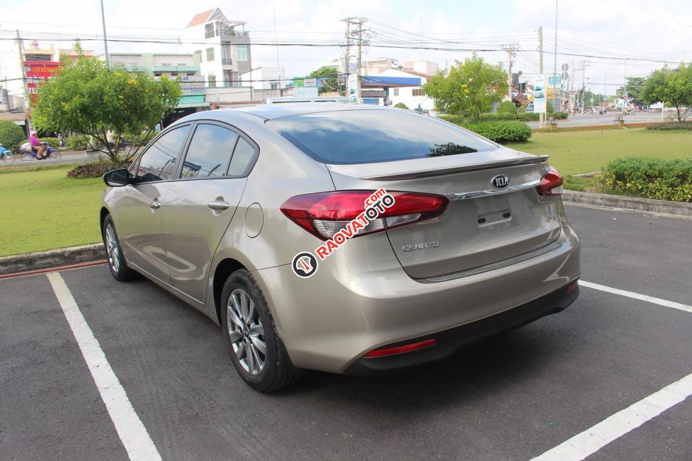 Hot! Cerato 1.6 MT thay mâm mới và thêm ốp cản bô thể thao, giá chỉ 545 triệu, Hotline: Tâm 0938.805.635-7