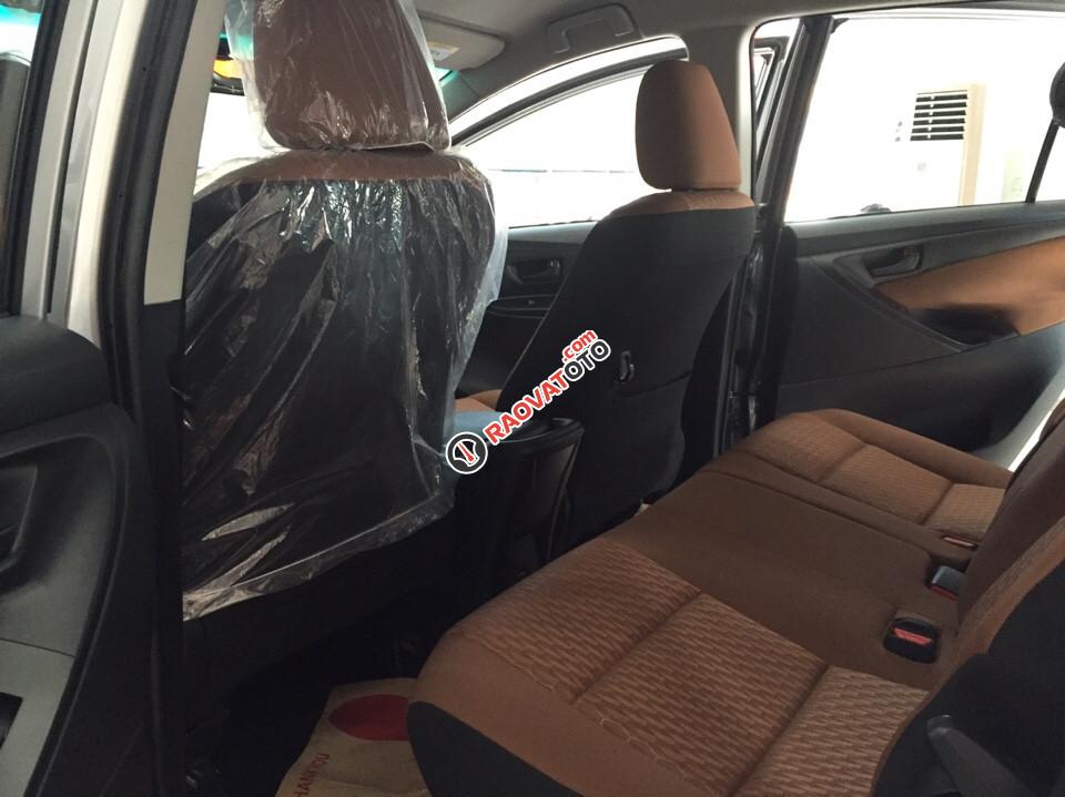 Bán xe Toyota Innova 2.0E MT, giá cạnh tranh, hỗ trợ vay 95% giá trị xe-2