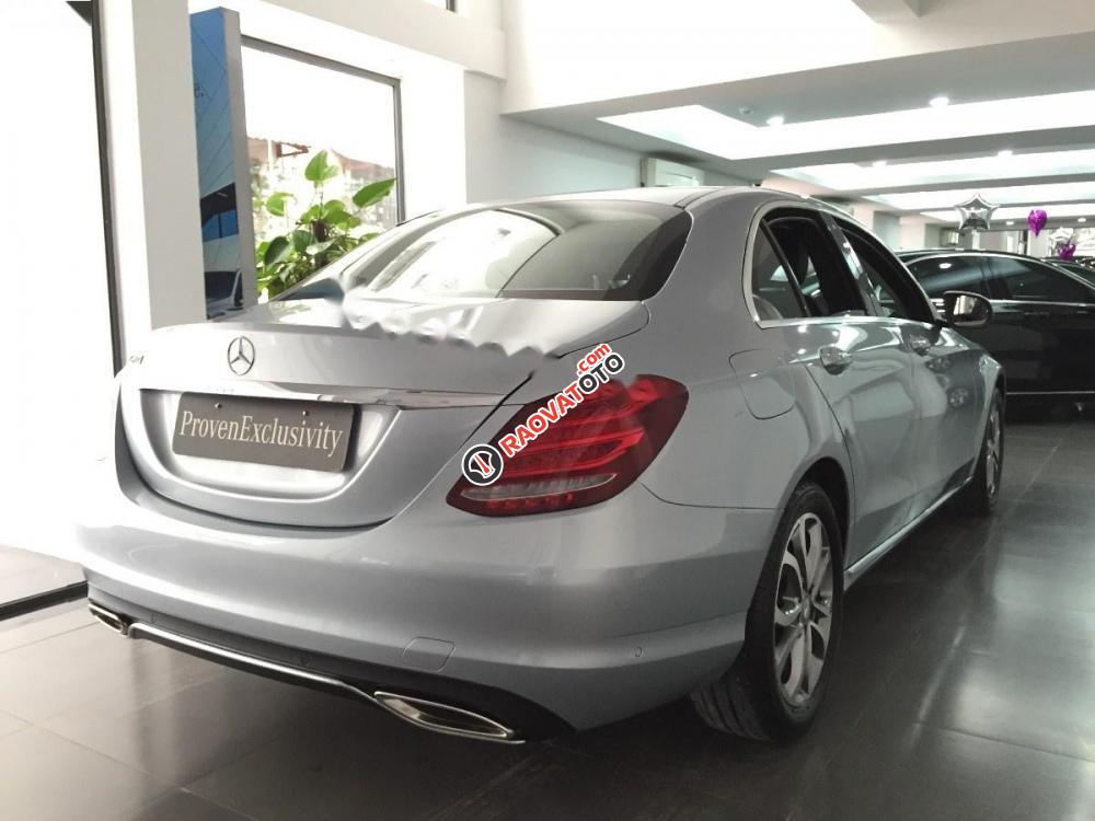 Bán Mercedes C200 đời 2017, màu bạc-2