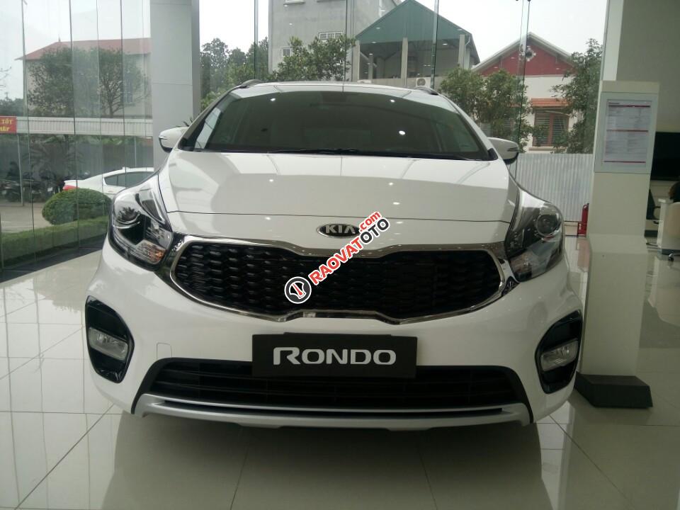 Kia Rondo GAT đời 2017, màu trắng, hỗ trợ 80%, LH 0989.240.241-0