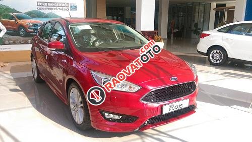 Ford Focus 2017, giao xe ngay-6