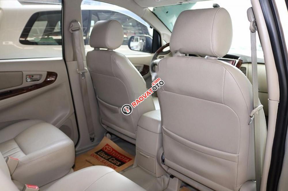 Cần bán gấp Toyota Innova 2.0V đời 2013, màu bạc, 640tr-5