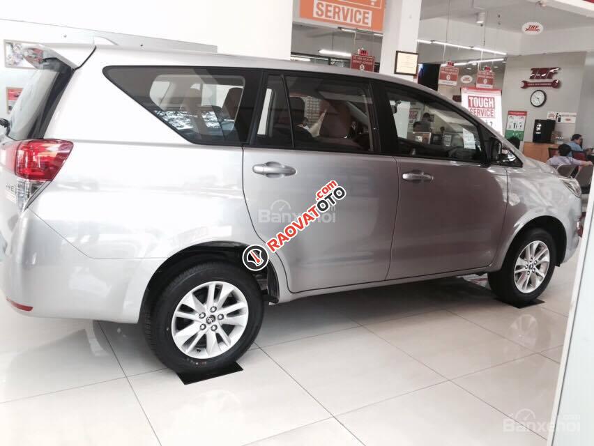 Bán lỗ vốn Toyota Innova E 2018, giảm 40 triệu full đồ, bao lăn bánh-1