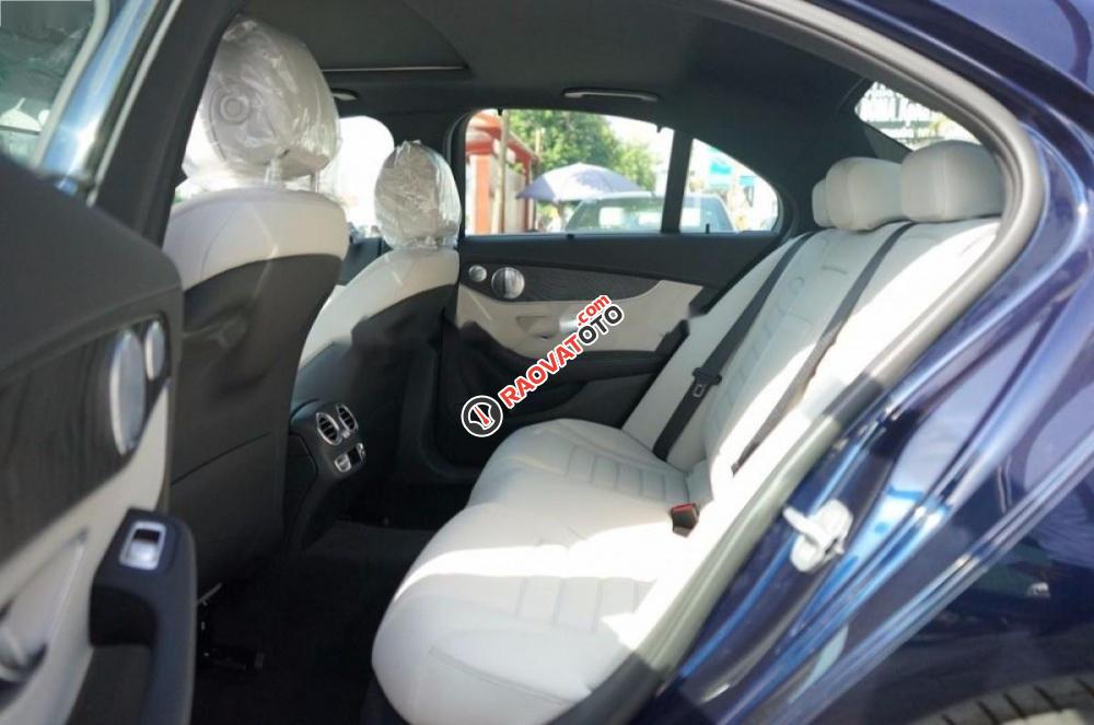 Bán xe Mercedes 300AMG đời 2017, màu đen số tự động-3