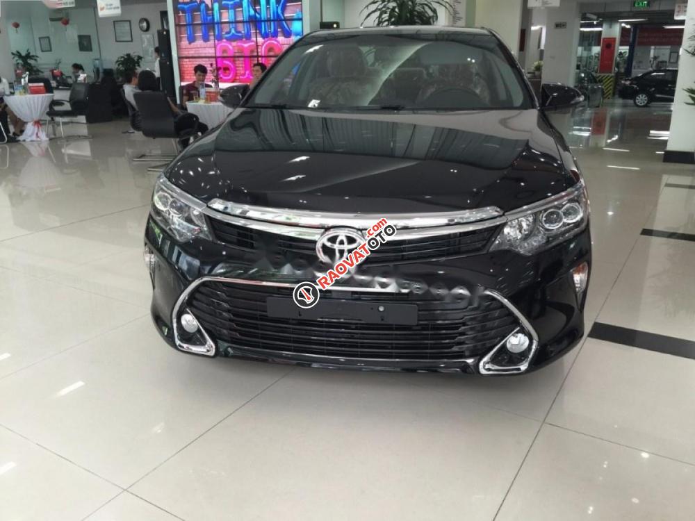 Bán Toyota Camry 2.5Q sản xuất 2017, màu đen-0