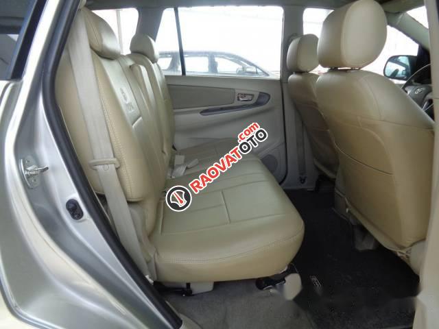 Cần bán Toyota Innova E đời 2015 số sàn, 685tr-1