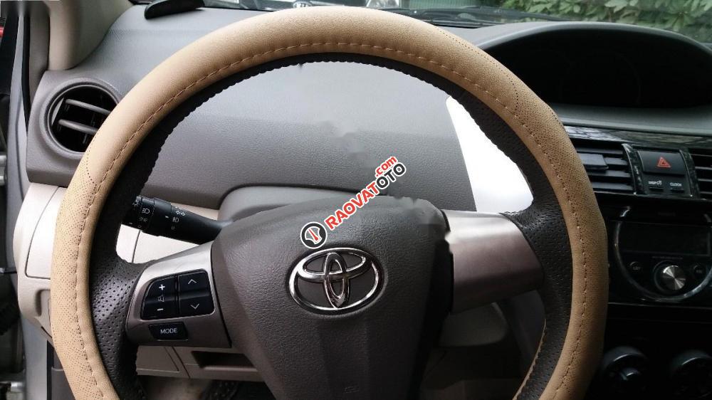 Cần bán gấp Toyota Vios đời 2012, màu bạc số tự động-2