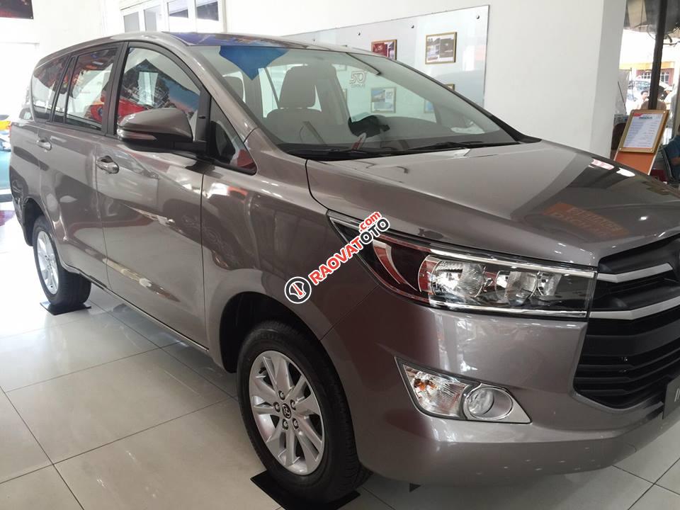 Bán Toyota Innova 2.0E đời 2018, NH 90%, tặng full phụ kiện, Giá cạnh tranh nhất SG-1