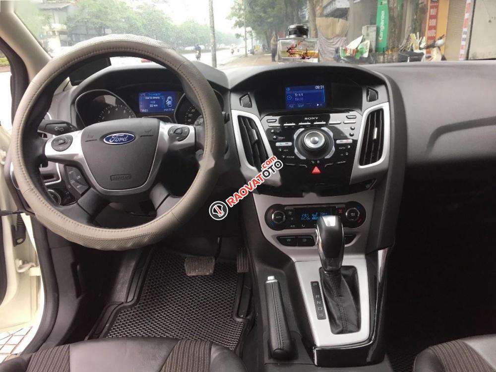 Cần bán xe Ford Focus 2.0 đời 2014, màu trắng-7