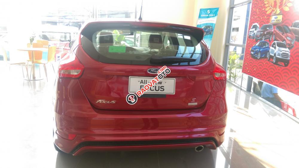 Ford Focus 2017, giao xe ngay-1