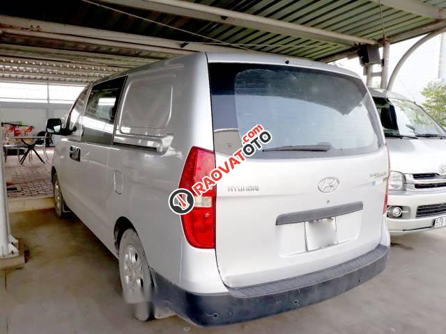 Bán xe Hyundai Starex đời 2010, màu bạc, giá 350tr-3