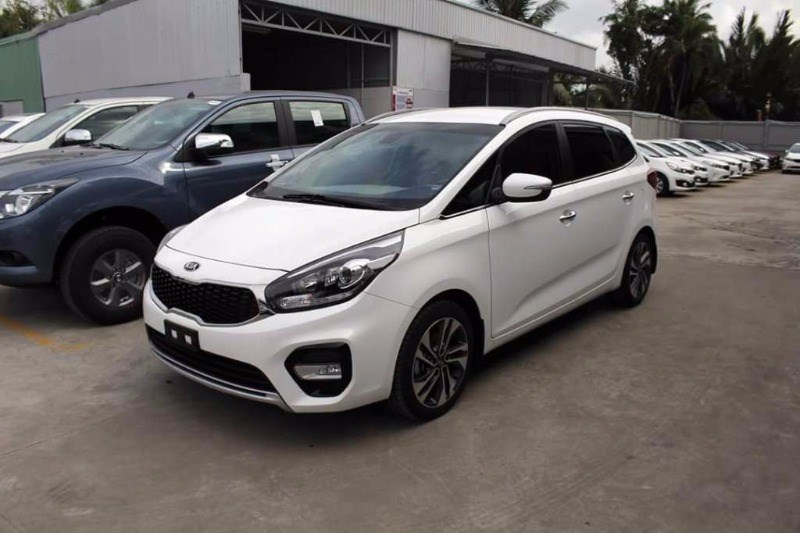 Bán xe Kia Rondo năm 2017, màu trắng, nhập khẩu chính hãng-1