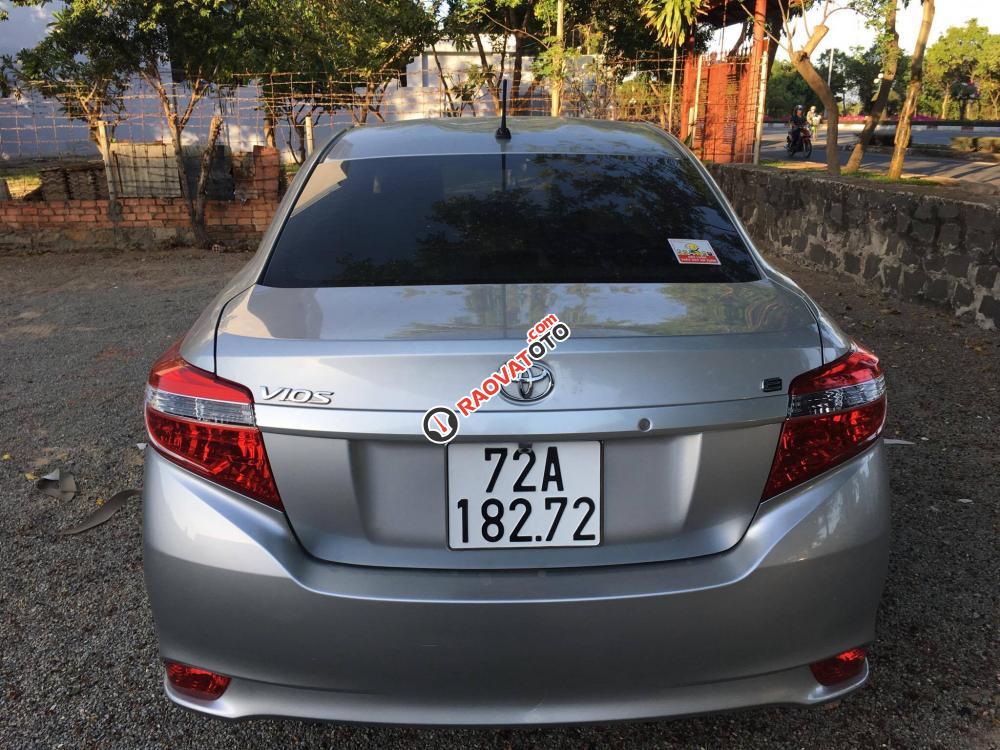 Bán Toyota Vios E, số sàn đời 2016, màu bạc giá cạnh tranh-6