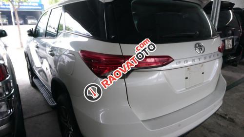 Cần bán gấp Toyota Fortuner 2.4 MT đời 2017, màu trắng như mới-8