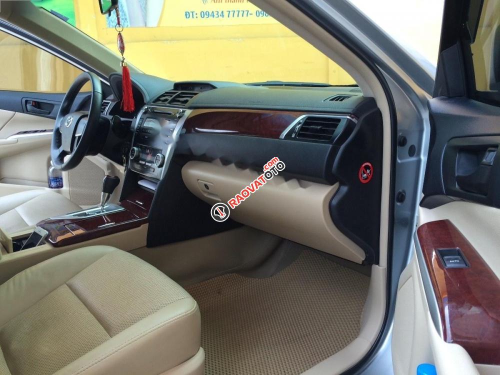 Bán Toyota Camry 2.0E đời 2014, màu bạc chính chủ, giá chỉ 730 triệu-4