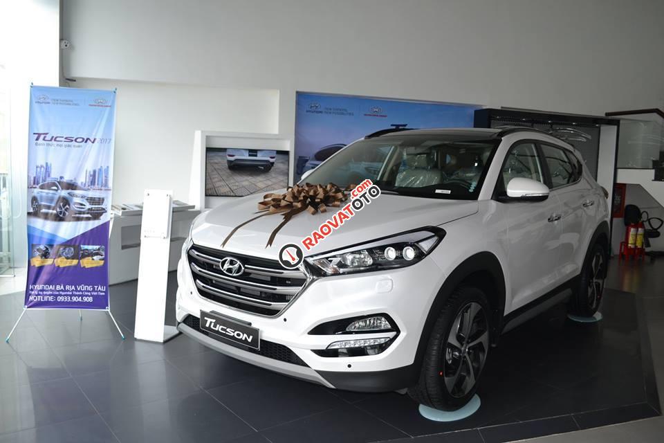 Cần bán Hyundai Tucson đời 2017, màu trắng-3