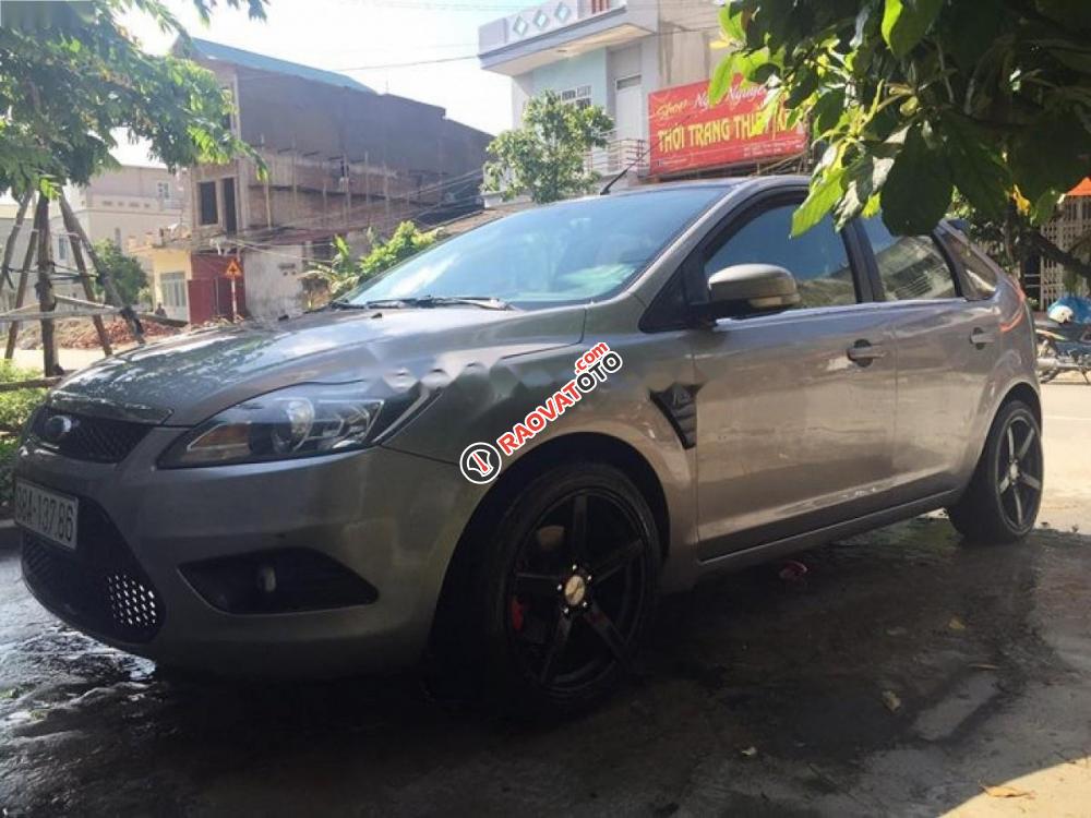 Cần bán xe Ford Focus đời 2010, màu bạc-0