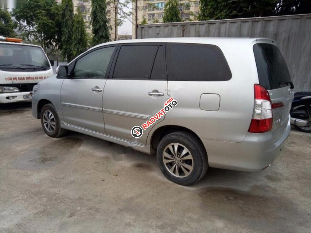 Cần bán lại xe Toyota Innova 2.0E đời 2015, màu bạc-1