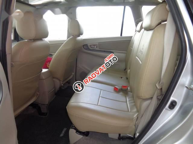 Cần bán Toyota Innova E đời 2015 số sàn, 685tr-3