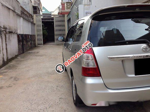 Bán lại xe Toyota Innova 2.0E đời 2013, màu bạc, 515tr-2